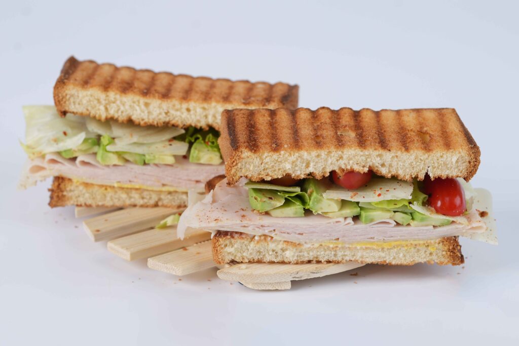 The-Turkey-Club-Sandwich-ساندويتش-التركي-كلوب